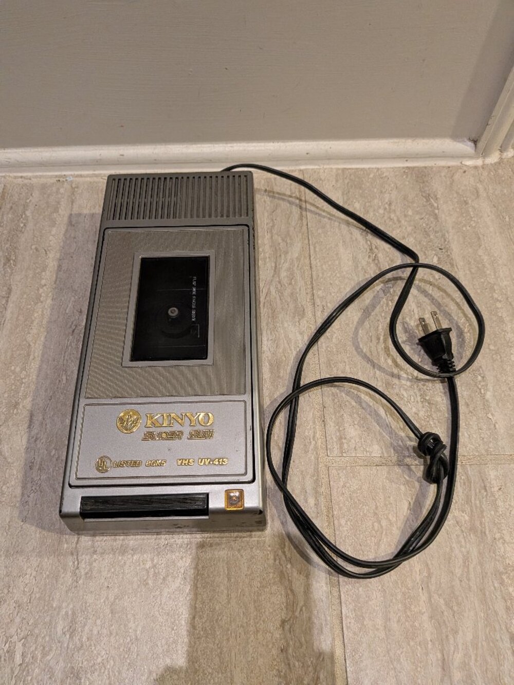 Vintage Kinyo Super Slim VHS Tape Rewinder Fast Auto Cleaner UV-413